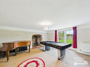 Games Room- click for photo gallery
